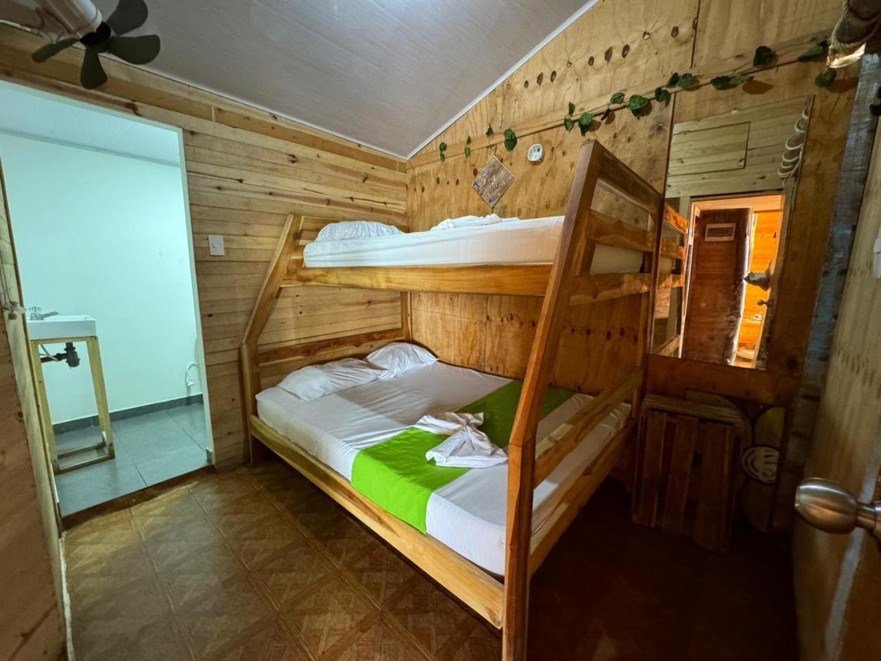Raw Kokomar Posadanativa Pendales Buitenkant foto