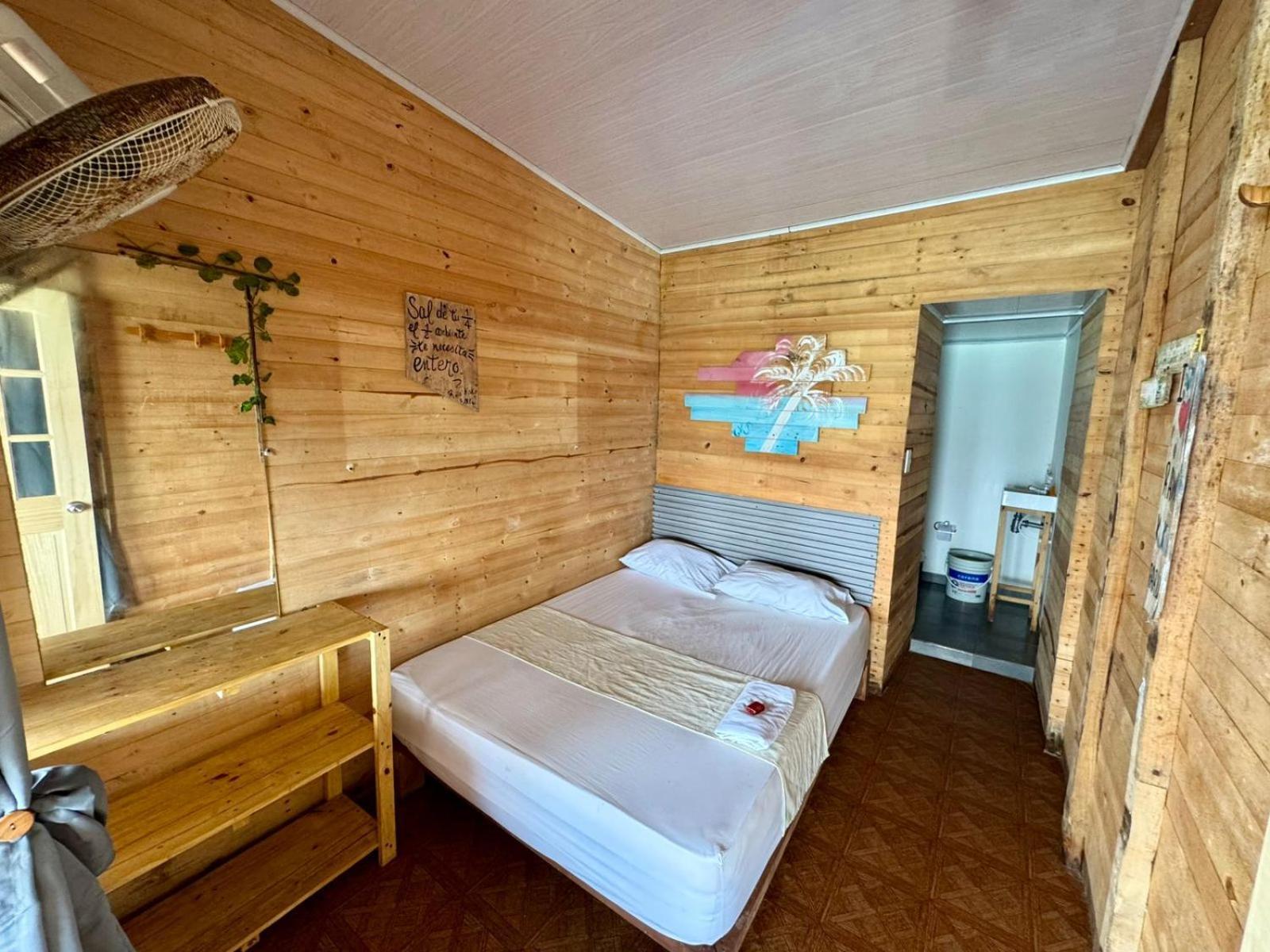 Raw Kokomar Posadanativa Pendales Buitenkant foto